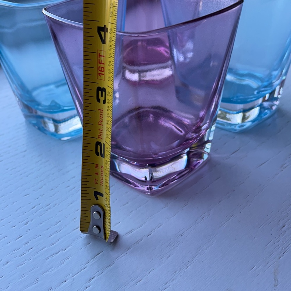 A set of 4 glasses - Picture 3 of 6